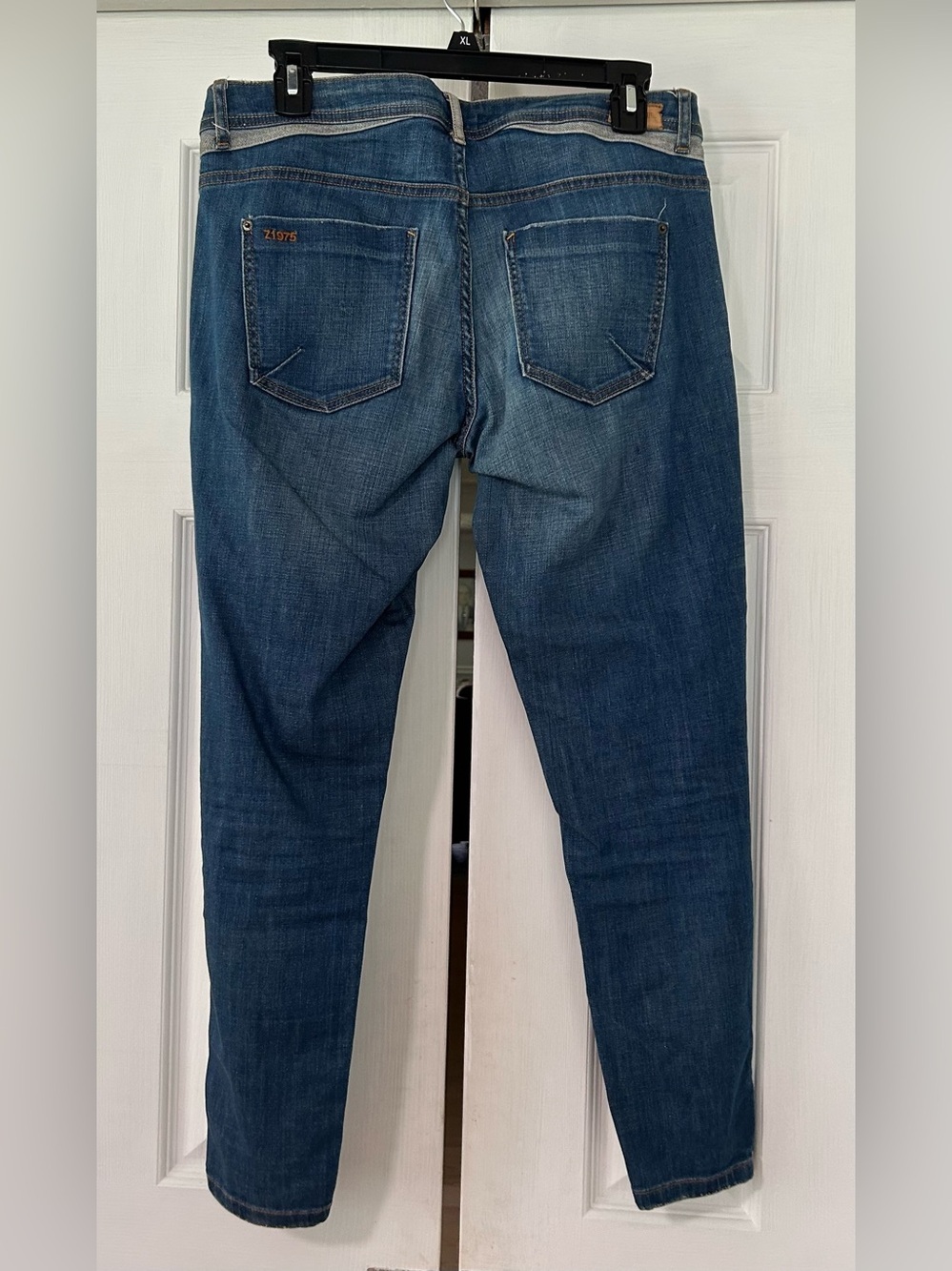 Zara Women's Blue Skinny Jeans with Subtle Fade - Picture 2 of 6